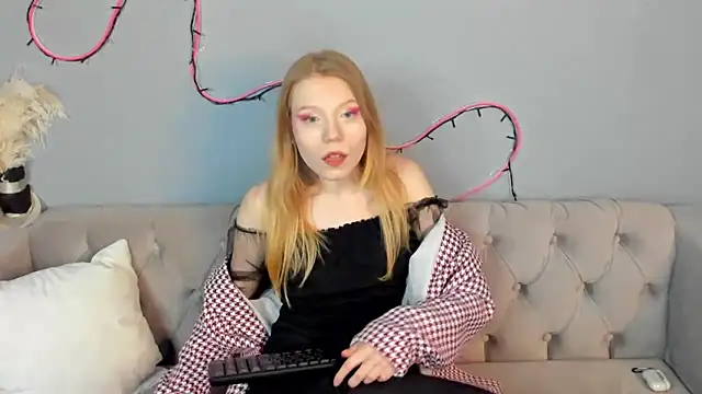 Esme Runn online show from 02-03-25, 10:03