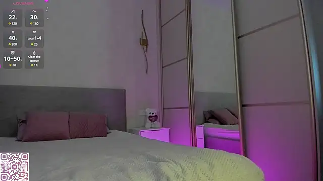 Snapshot of flora_off chatting on 02-20-25, 10:16 flora off online show from 02-20-25, 10:16