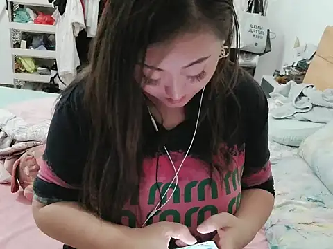 Snapshot of tlx888 chatting on 09-22-25, 05:15 tlx888 online show from 09-22-25, 05:15