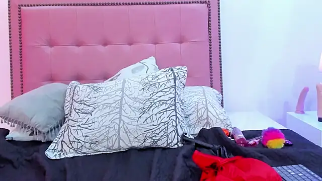 CarolinaGlamour online show from 02-04-25, 02:17