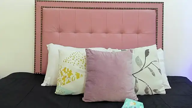 CarolinaGlamour online show from 02-10-25, 07:49