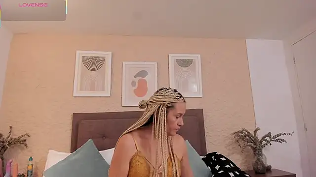 CarolinaGlamour online show from 09-15-25, 02:22