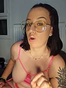 lindsay 33off online show from 02-15-26, 06:04