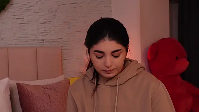 RachelSwaan online show from 01-18-25, 04:48