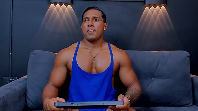 Snapshot of CallumMuscle chatting on 01-20-25, 10:15 CallumMuscle online show from 01-20-25, 10:15