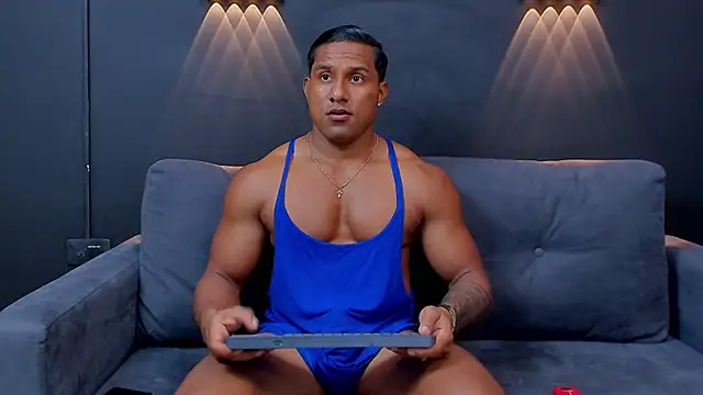 Snapshot of CallumMuscle chatting on 01-21-25, 01:18 CallumMuscle online show from 01-21-25, 01:18