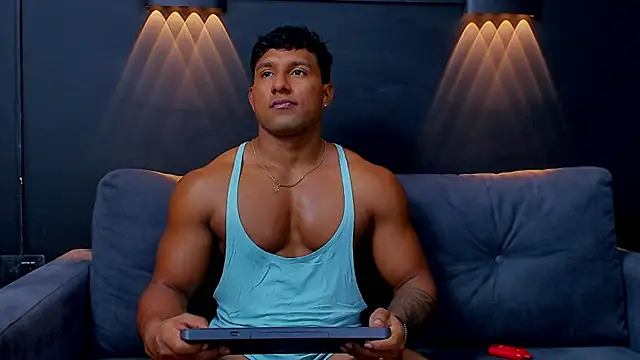 Snapshot of CallumMuscle chatting on 02-05-25, 02:51 CallumMuscle online show from 02-05-25, 02:51