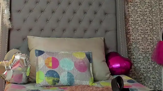 evafoxs online show from 12-15-24, 03:24