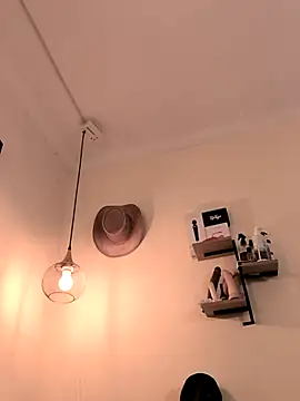 evafoxs online show from 12-20-25, 04:36