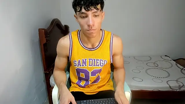 Snapshot of enzo_sloran chatting on 09-22-25, 05:26 enzo sloran online show from 09-22-25, 05:26