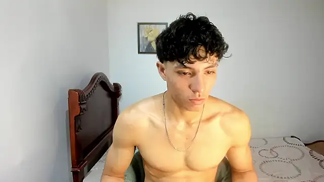 Snapshot of enzo_sloran chatting on 09-23-25, 04:21 enzo sloran online show from 09-23-25, 04:21