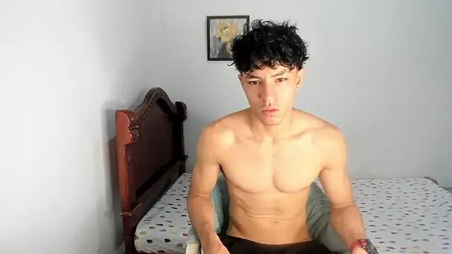 Snapshot of enzo_sloran chatting on 09-26-25, 03:49 enzo sloran online show from 09-26-25, 03:49