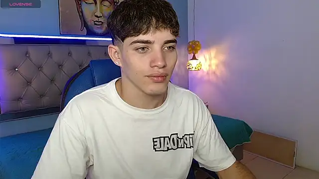 Snapshot of AlejooTwink chatting on 01-08-25, 05:59 AlejooTwink online show from 01-08-25, 05:59