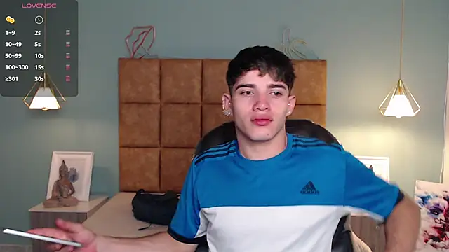 Snapshot of AlejooTwink chatting on 01-10-25, 05:45 AlejooTwink online show from 01-10-25, 05:45