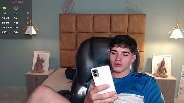 Snapshot of AlejooTwink chatting on 01-10-25, 08:48 AlejooTwink online show from 01-10-25, 08:48
