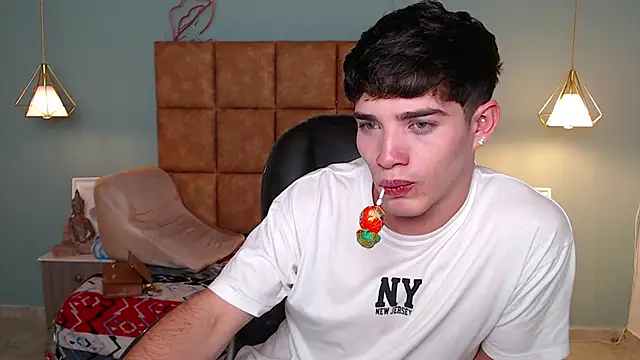 Snapshot of AlejooTwink chatting on 01-15-25, 11:30 AlejooTwink online show from 01-15-25, 11:30