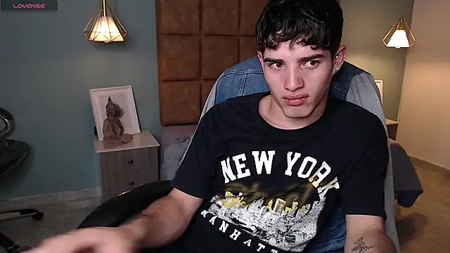 Snapshot of AlejooTwink chatting on 01-24-25, 12:31 AlejooTwink online show from 01-24-25, 12:31