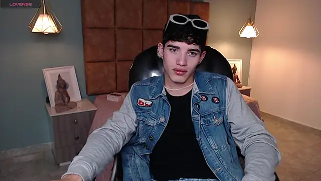 Snapshot of AlejooTwink chatting on 01-25-25, 08:42 AlejooTwink online show from 01-25-25, 08:42