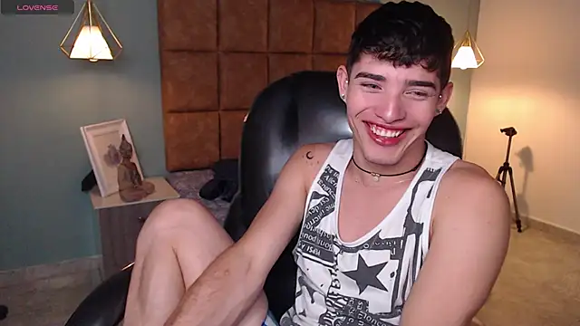 Snapshot of AlejooTwink chatting on 02-04-25, 09:52 AlejooTwink online show from 02-04-25, 09:52