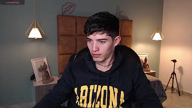 Snapshot of AlejooTwink chatting on 02-05-25, 12:53 AlejooTwink online show from 02-05-25, 12:53