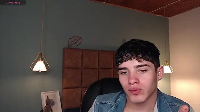 Snapshot of AlejooTwink chatting on 02-07-25, 07:17 AlejooTwink online show from 02-07-25, 07:17