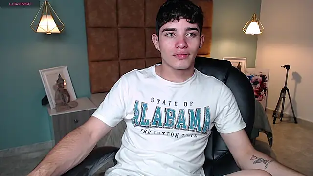 Snapshot of AlejooTwink chatting on 02-12-25, 06:19 AlejooTwink online show from 02-12-25, 06:19