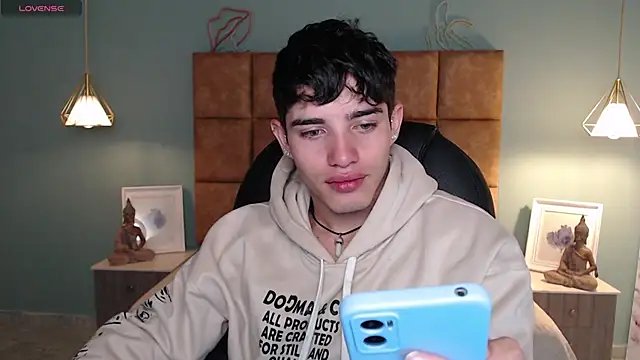 Snapshot of AlejooTwink chatting on 02-22-25, 06:52 AlejooTwink online show from 02-22-25, 06:52