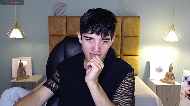 Snapshot of AlejooTwink chatting on 02-26-25, 06:21 AlejooTwink online show from 02-26-25, 06:21