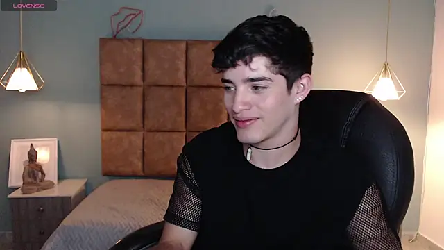 Snapshot of AlejooTwink chatting on 02-27-25, 12:32 AlejooTwink online show from 02-27-25, 12:32