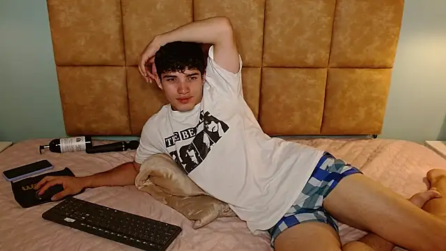 Snapshot of AlejooTwink chatting on 03-05-25, 09:15 AlejooTwink online show from 03-05-25, 09:15