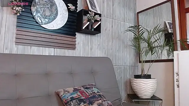 Layla 707 online show from 11-29-25, 10:13