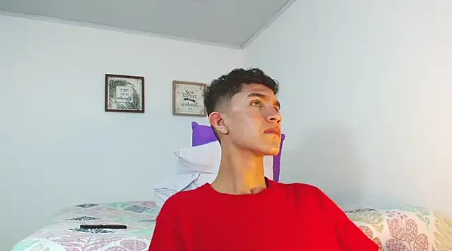 Noah tyler  online show from 12-04-24, 01:14