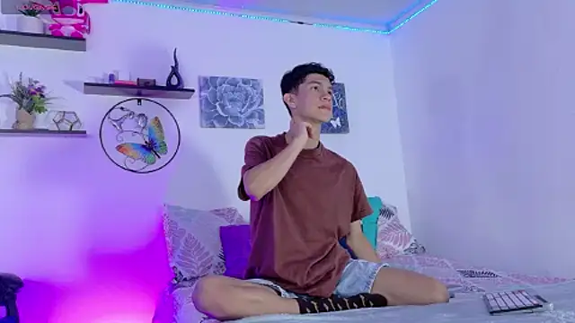 Noah tyler  online show from 10-03-25, 10:29