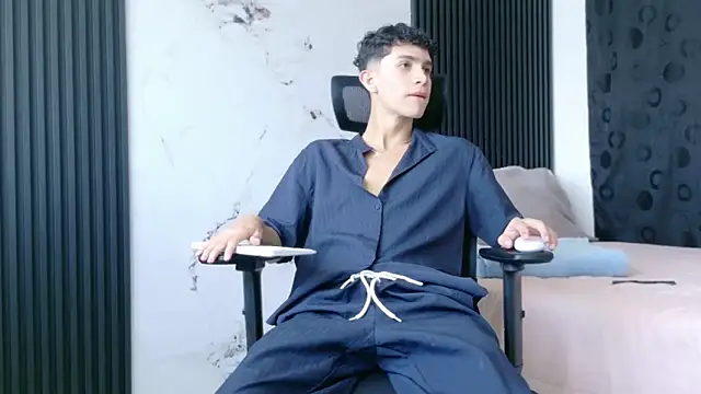 Noah tyler  online show from 12-05-25, 05:42