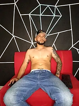 Snapshot of maxXximo777 chatting on 12-15-24, 04:07 maxXximo777 online show from 12-15-24, 04:07