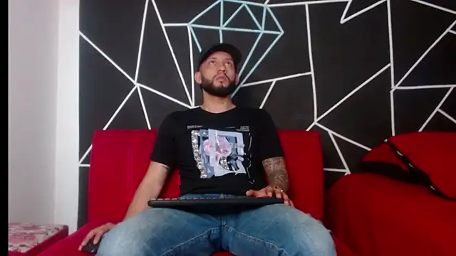 Snapshot of maxXximo777 chatting on 12-22-24, 04:28 maxXximo777 online show from 12-22-24, 04:28