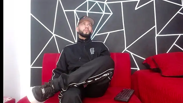 Snapshot of maxXximo777 chatting on 12-28-24, 02:11 maxXximo777 online show from 12-28-24, 02:11