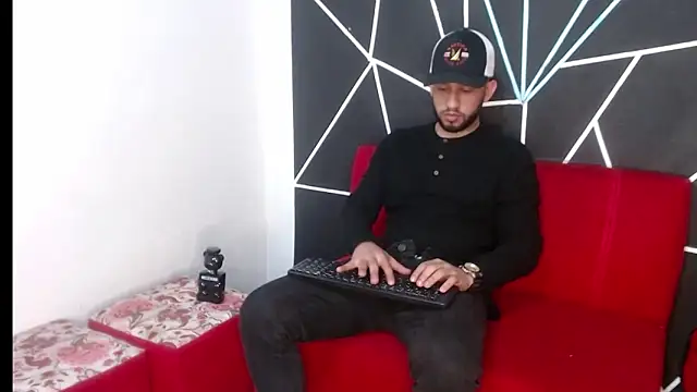 Snapshot of maxXximo777 chatting on 01-17-25, 05:11 maxXximo777 online show from 01-17-25, 05:11