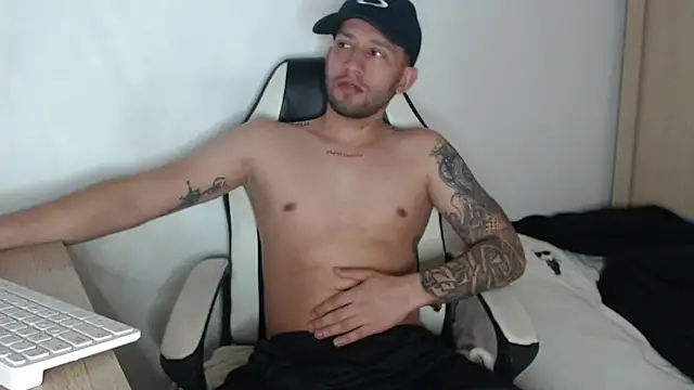 Snapshot of maxXximo777 chatting on 01-30-25, 03:44 maxXximo777 online show from 01-30-25, 03:44