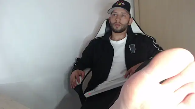 Snapshot of maxXximo777 chatting on 02-07-25, 02:40 maxXximo777 online show from 02-07-25, 02:40