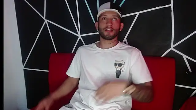 Snapshot of maxXximo777 chatting on 02-07-25, 04:35 maxXximo777 online show from 02-07-25, 04:35