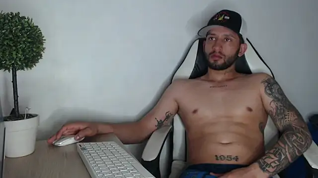 Snapshot of maxXximo777 chatting on 02-12-25, 08:50 maxXximo777 online show from 02-12-25, 08:50