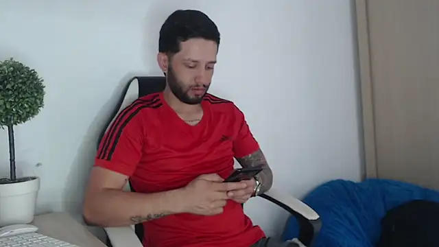 Snapshot of maxXximo777 chatting on 02-18-25, 02:49 maxXximo777 online show from 02-18-25, 02:49