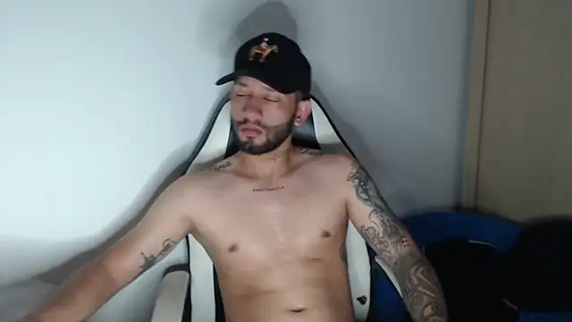 Snapshot of maxXximo777 chatting on 03-04-25, 01:06 maxXximo777 online show from 03-04-25, 01:06