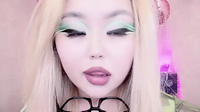 Snapshot of amelia_sunlight chatting on 02-17-25, 12:32 amelia sunlight online show from 02-17-25, 12:32