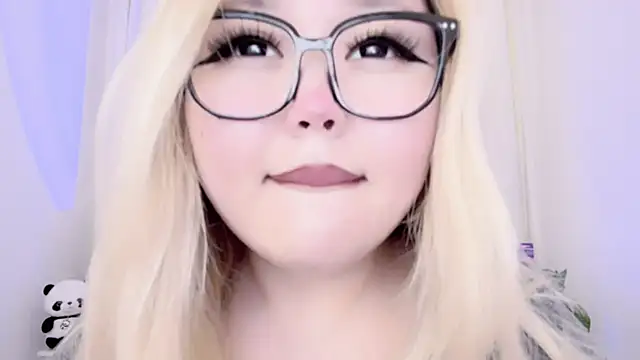 Snapshot of amelia_sunlight chatting on 03-08-25, 01:39 amelia sunlight online show from 03-08-25, 01:39