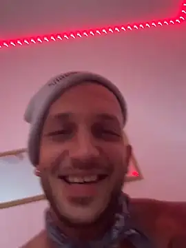 Snapshot of Alaya2006 chatting on 11-17-25, 10:43 Alaya2006 online show from 11-17-25, 10:43