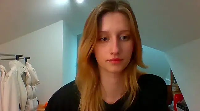 Snapshot of LUNA_delight chatting on 12-18-24, 02:49 LUNA delight online show from 12-18-24, 02:49