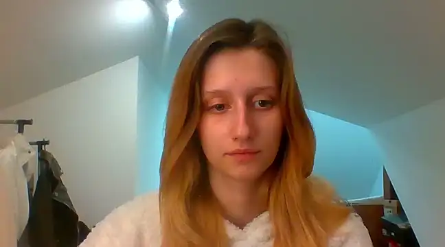 Snapshot of LUNA_delight chatting on 01-08-25, 05:48 LUNA delight online show from 01-08-25, 05:48