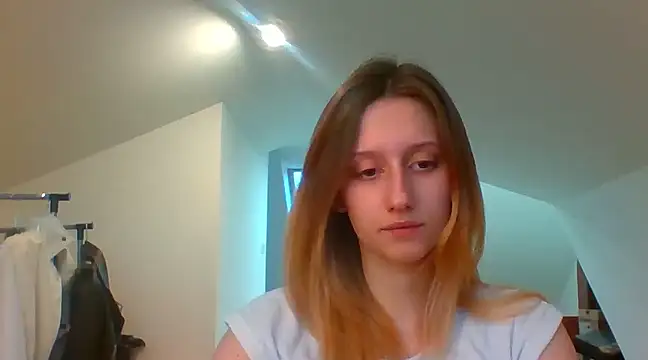 Snapshot of LUNA_delight chatting on 01-15-25, 02:35 LUNA delight online show from 01-15-25, 02:35